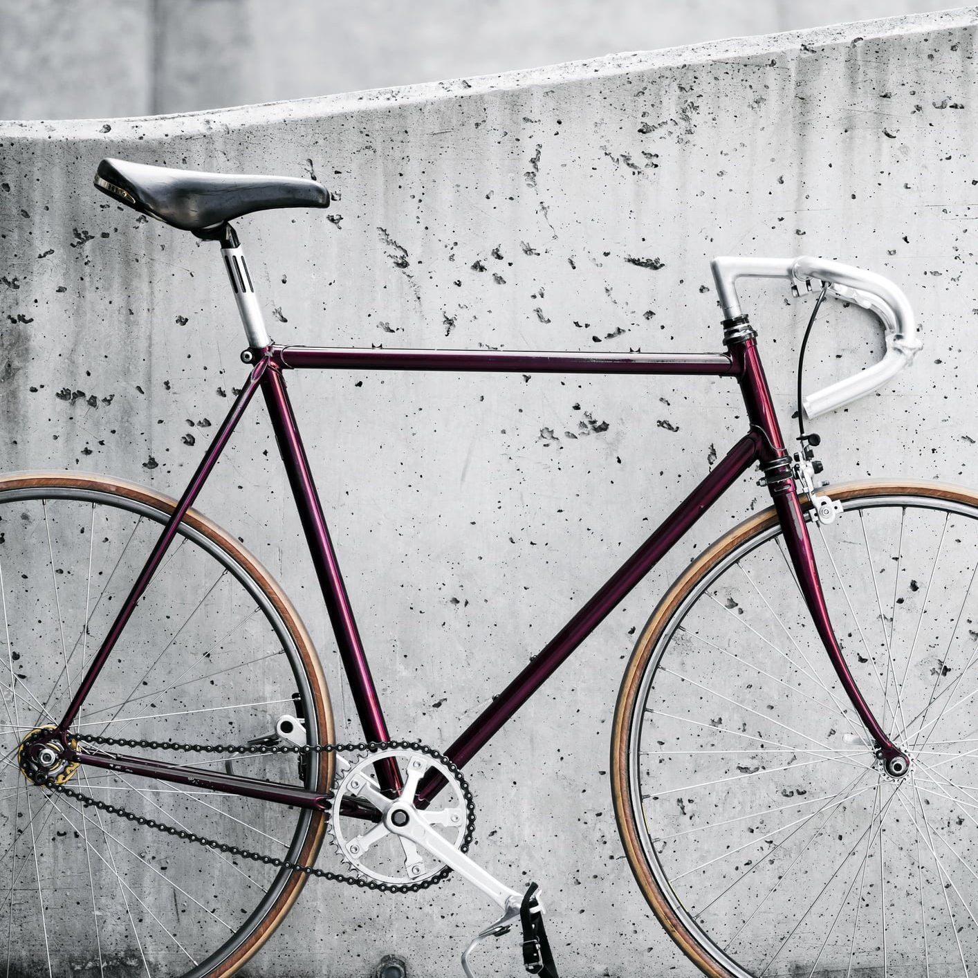 City bicycle fixed gear and concrete wall